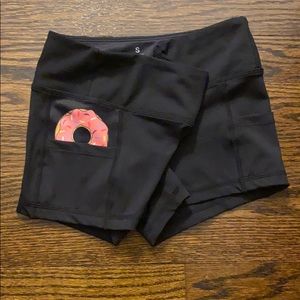 Women’s donut pocket spandex short